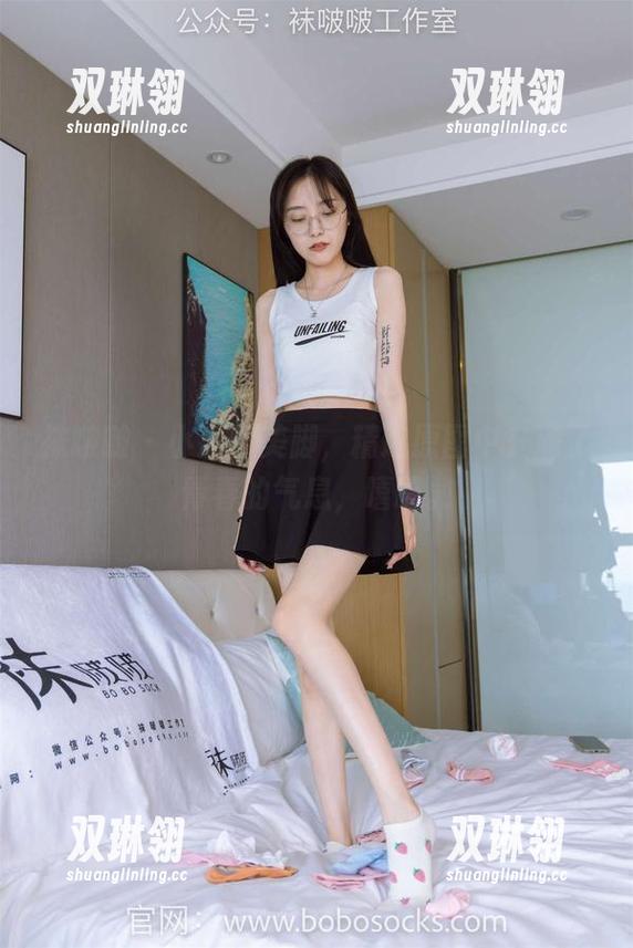 袜啵啵 - 小淳的美脚，精选原图中充满了青春的气息，嘻嘻。