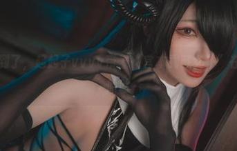 写真时间到了，起起子vvvv带着“宫本武藏女仆”在线互动，哈哈