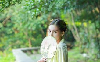 轰趴猫 – 曲曲的最新图集：满满的爱在每个裸足间游走
