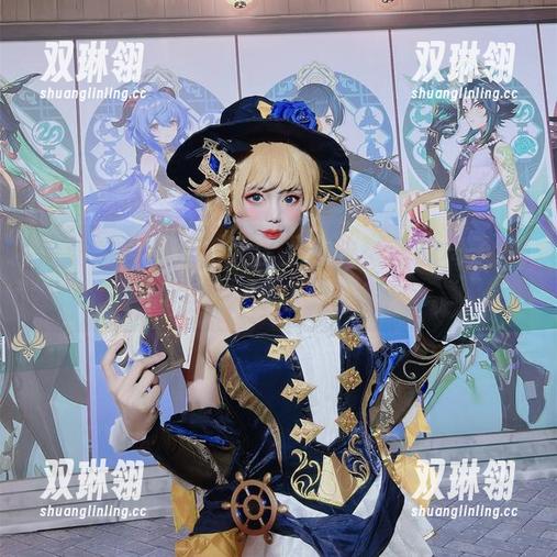 最新的雪猫图，天台上那枚稀奇的椅子，他坐着一定很舒服吧？