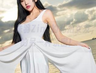 青豆客 – 战姝羽Zina的私拍女友，图片里的另一种亲密！