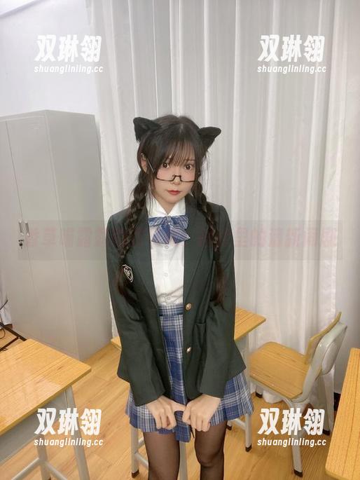 香草喵露露的双马尾：图库里的清新闹剧