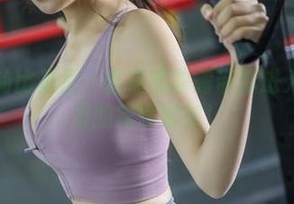 乱撞的比基尼：香草喵露露带你进入写真里的嬉闹时刻！
