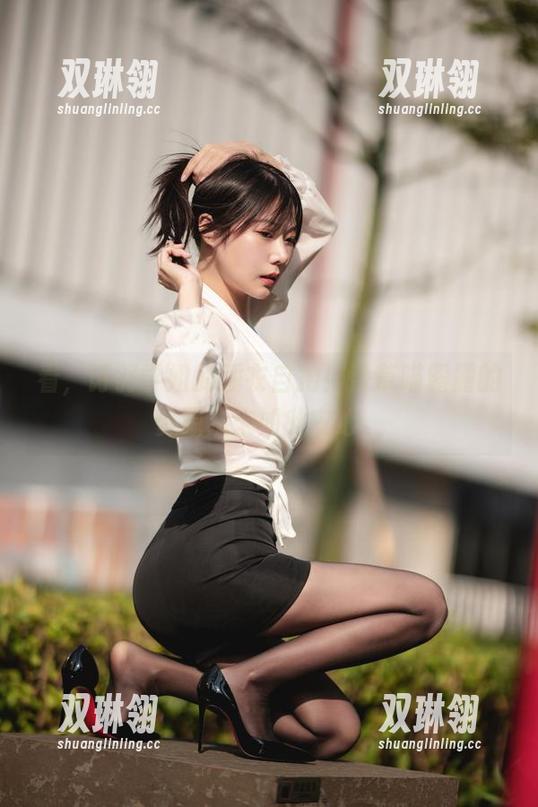 看，诗羽学姐的睡衣自拍！香草喵露露的资源从未如此安心。
