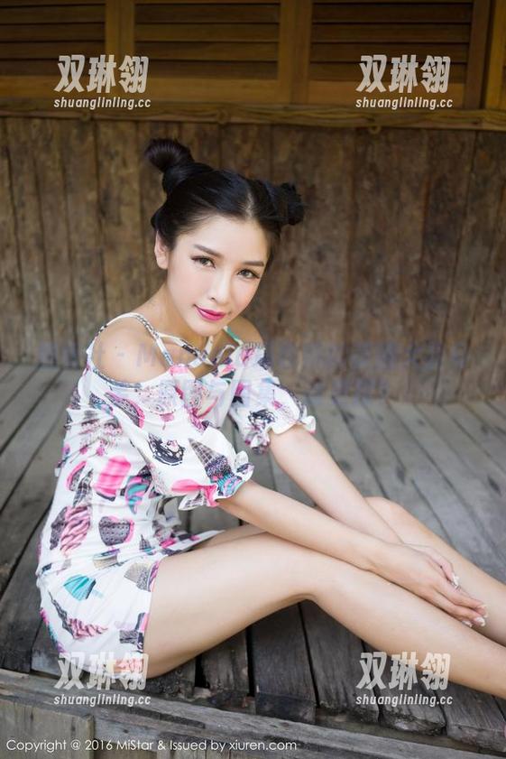 魅妍社 - Manuela玛鲁娜的美腿大显身手，原图与图集，谁更撩？