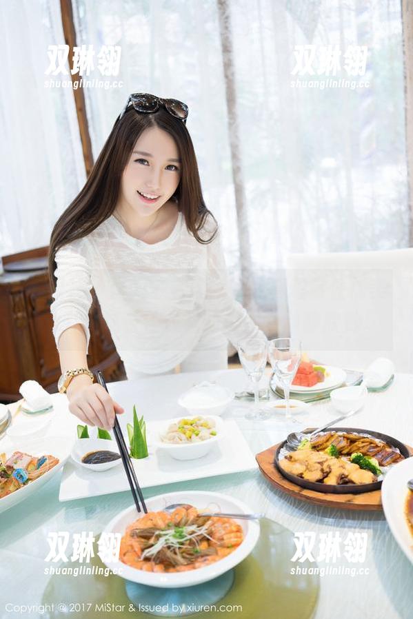 魅妍社 - 作为一名观众，我真想拿住糯美子Mini这条连衣裙的美图，静静欣赏。