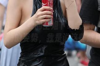 魔镜街拍 – 曼曼的空姐下载合集：不坐飞机也能嗨的姿势，我是说这些照片啦。