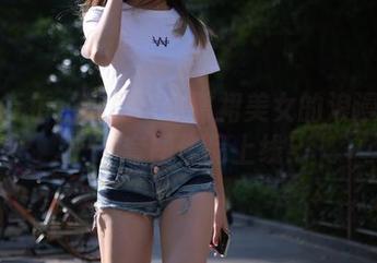 魔镜街拍：凯恩与包臀裙美女的浪漫邂逅——套图作品上线！
