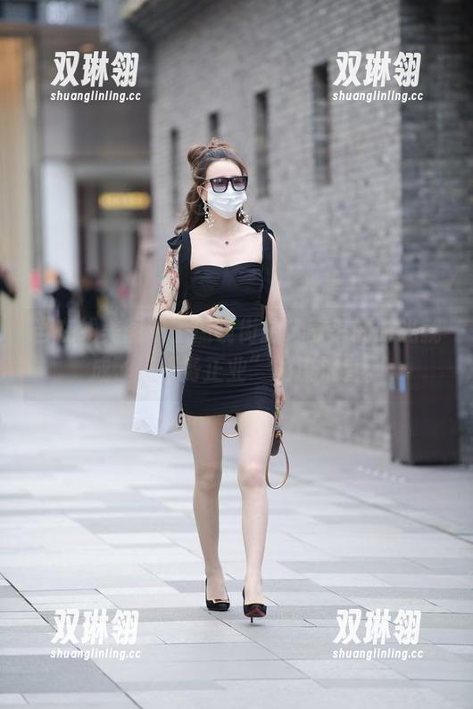 魔镜街拍 当在线美图遇上魔镜街拍,散落的时光就成了“不务正业”的流浪者。
